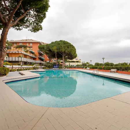 Cozy Holiday In With Swimming Pool Сasa de vacaciones